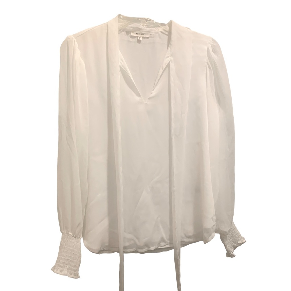 NWOT Pleione White V tie neck blouse size s